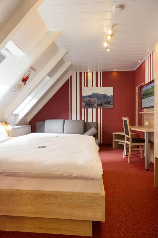 Hotel-Restaurant Straussen Harburg  Bagian luar foto