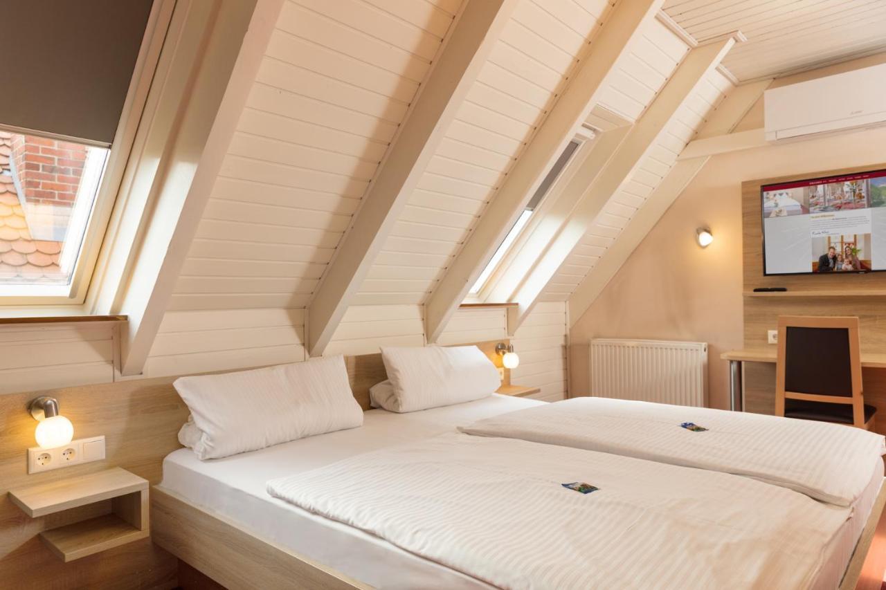 Hotel-Restaurant Straussen Harburg  Bagian luar foto