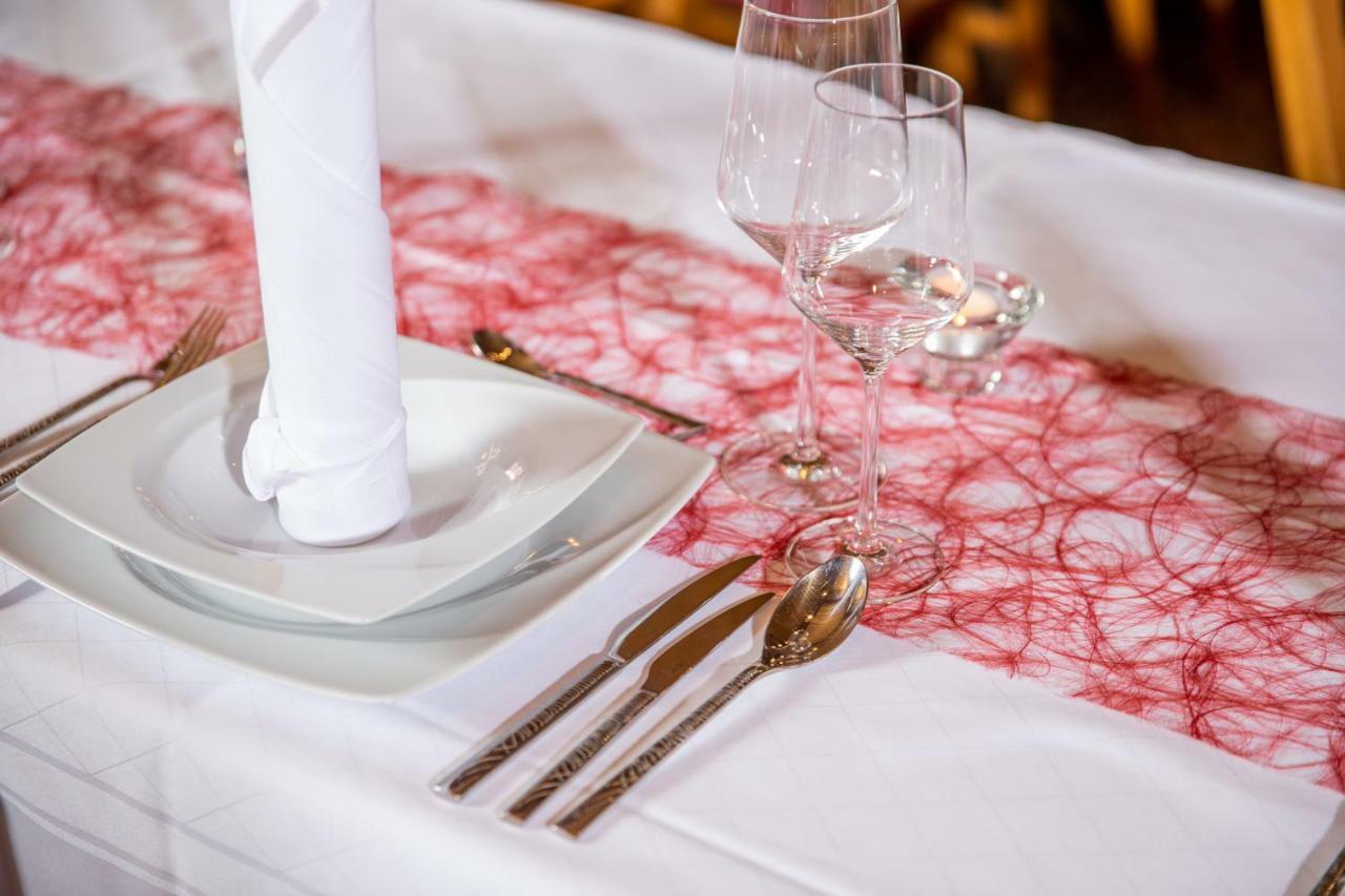 Hotel-Restaurant Straussen Harburg  Bagian luar foto